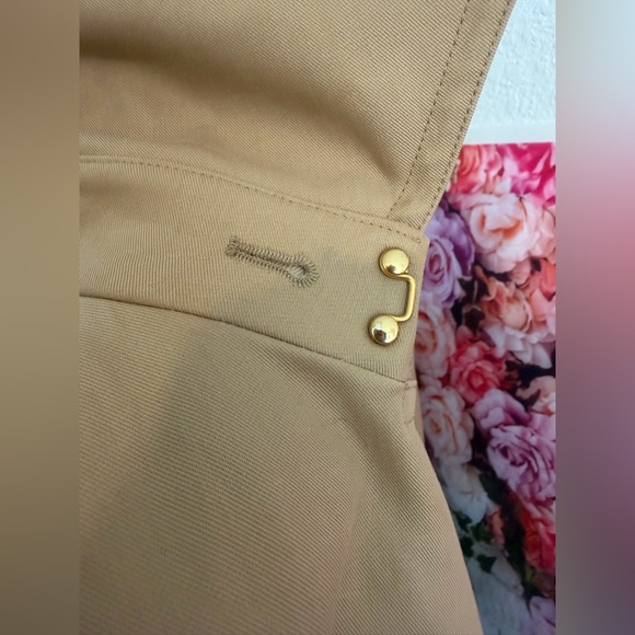 Burberry trench cape crafted in the house's signature heritage style. - Picture 14 of 16